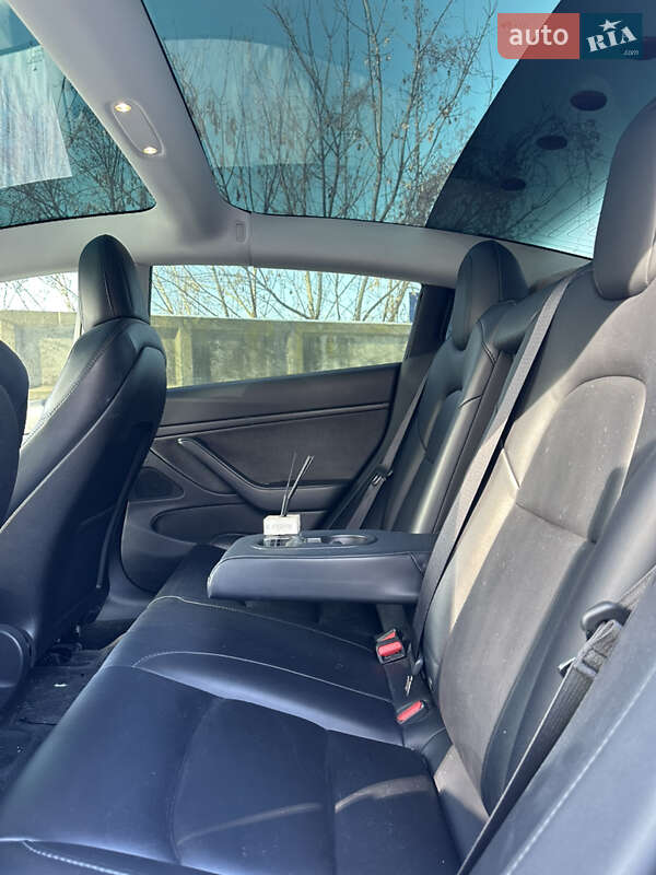Седан Tesla Model 3 2019 в Виннице
