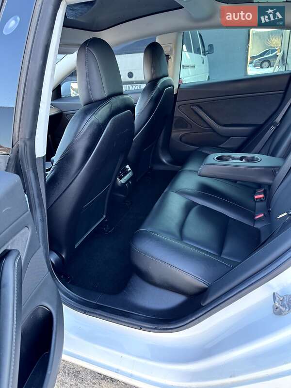 Седан Tesla Model 3 2019 в Луцке