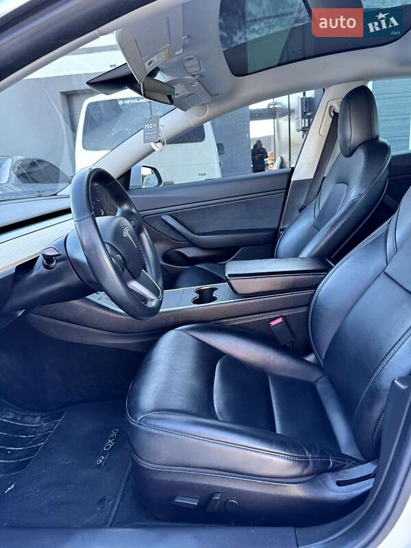 Седан Tesla Model 3 2019 в Луцке