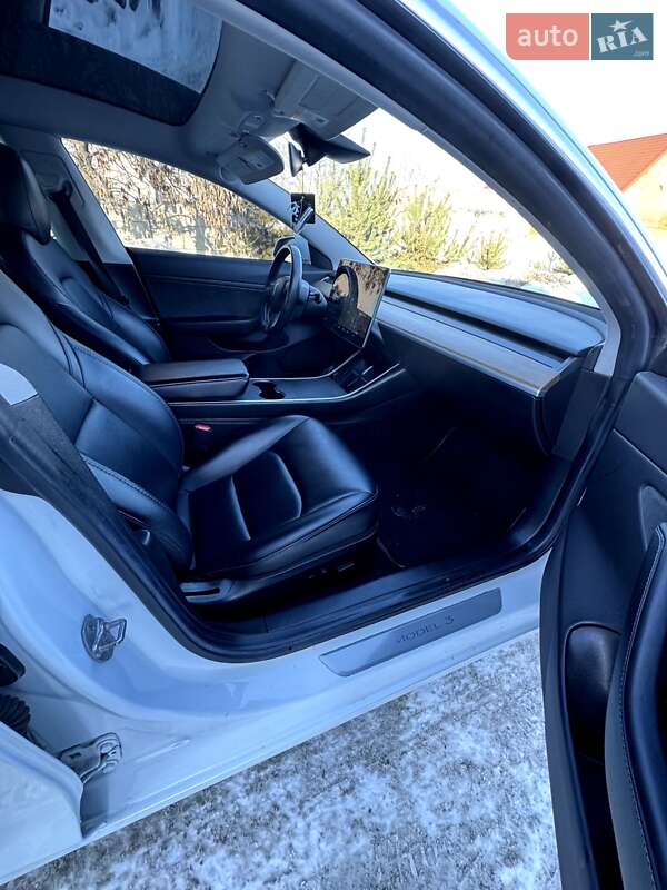 Седан Tesla Model 3 2019 в Луцке