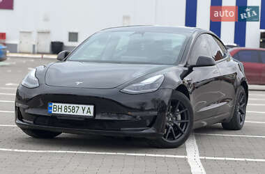Седан Tesla Model 3 2021 в Одессе