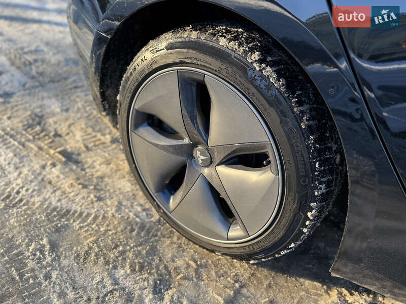 Седан Tesla Model 3 2019 в Киеве