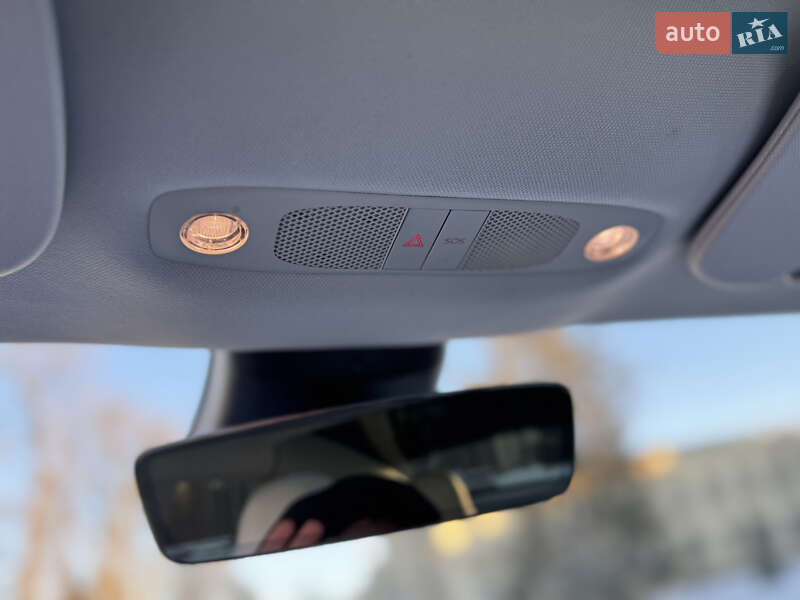 Седан Tesla Model 3 2019 в Киеве