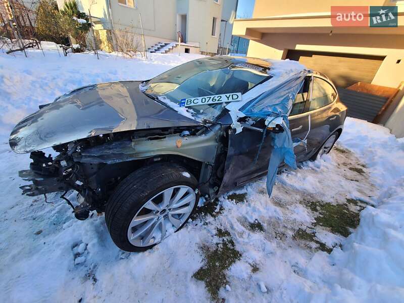 Седан Tesla Model 3 2019 в Львове