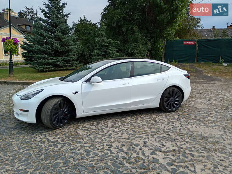 Седан Tesla Model 3 2020 в Вінниці