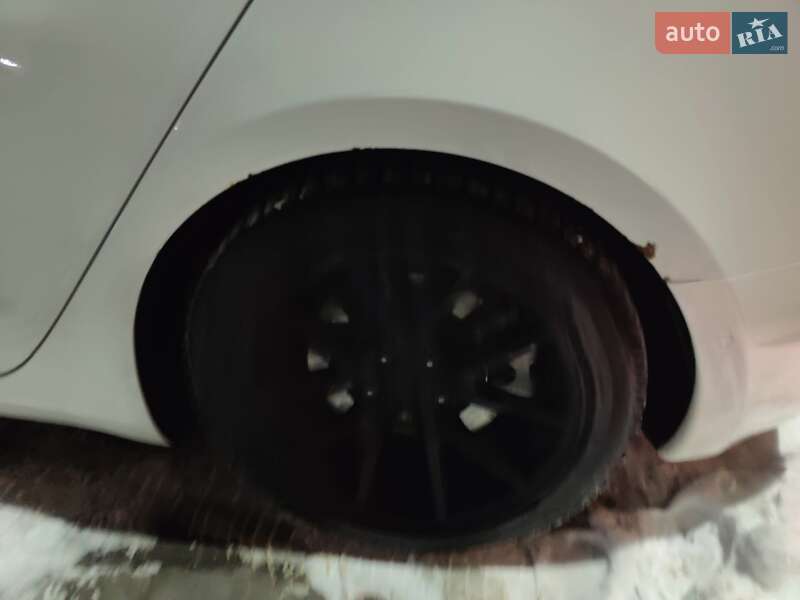 Седан Tesla Model 3 2021 в Львове