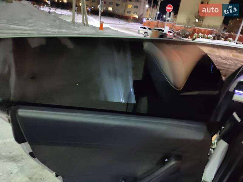 Седан Tesla Model 3 2021 в Львове