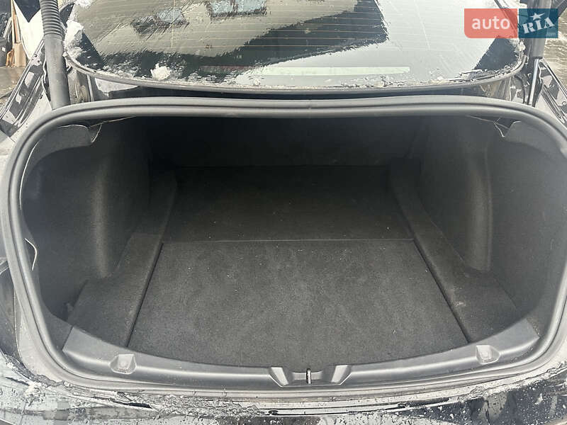Седан Tesla Model 3 2022 в Львові