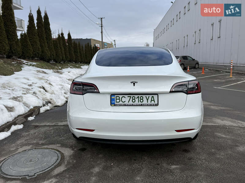 Седан Tesla Model 3 2021 в Львове