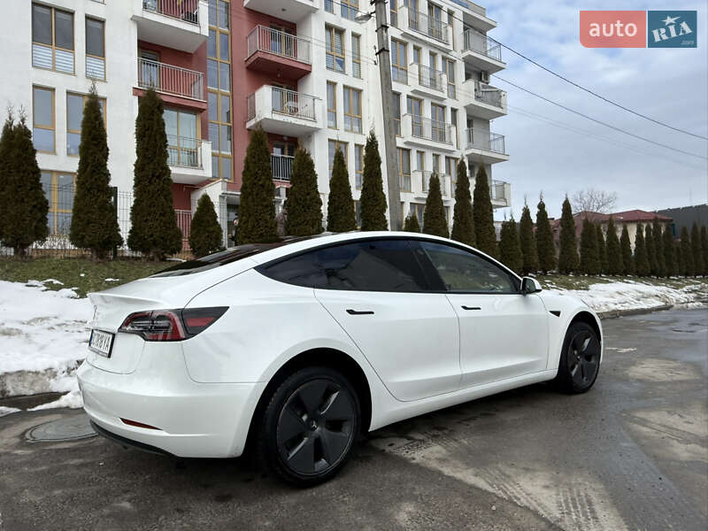 Седан Tesla Model 3 2021 в Львове