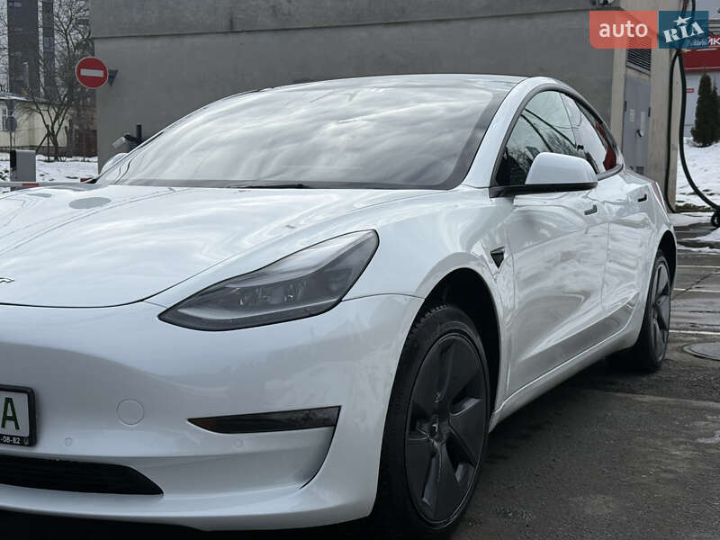Седан Tesla Model 3 2021 в Львове
