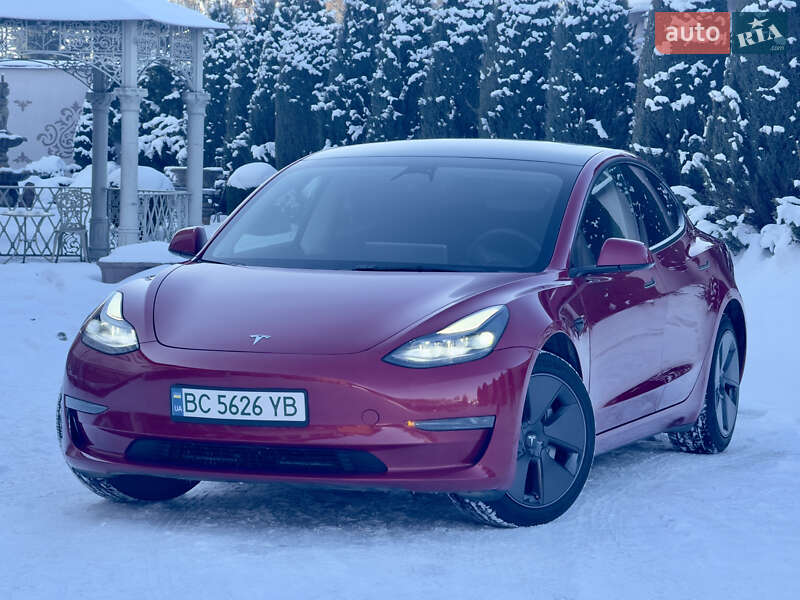 Седан Tesla Model 3 2023 в Стрию