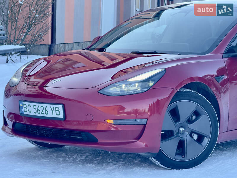 Седан Tesla Model 3 2023 в Стрию
