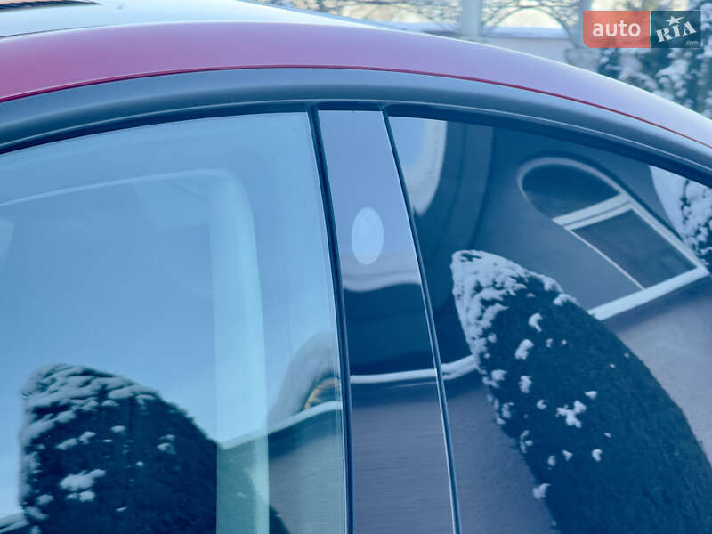 Седан Tesla Model 3 2023 в Стрию