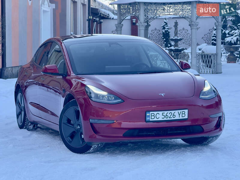 Седан Tesla Model 3 2023 в Стрию