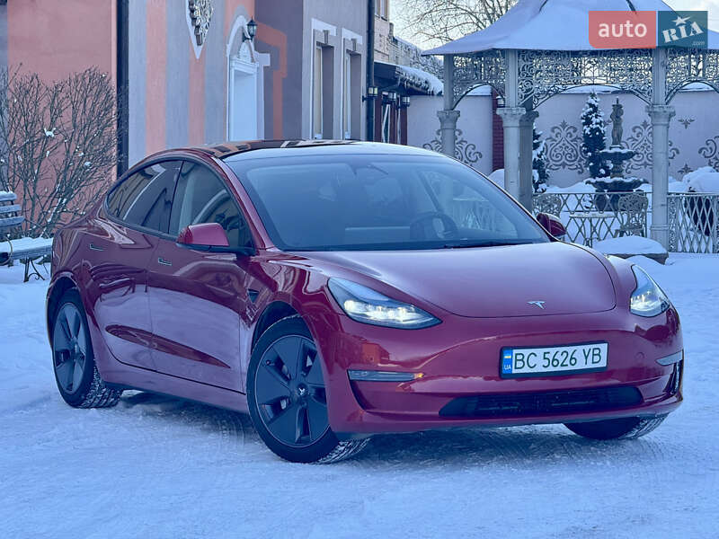 Седан Tesla Model 3 2023 в Стрию