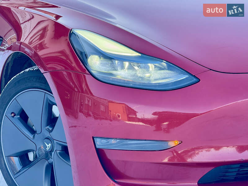 Седан Tesla Model 3 2023 в Стрию