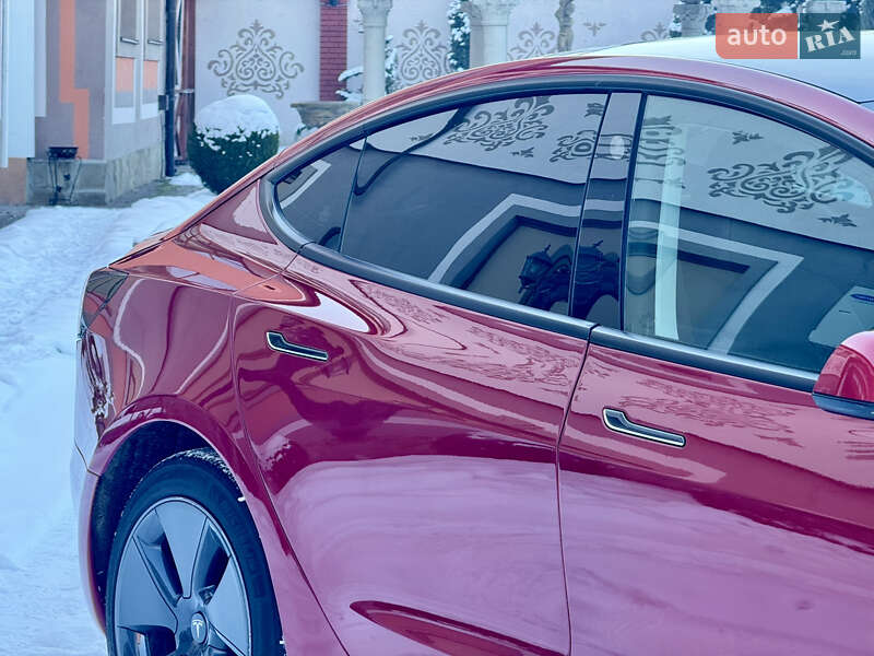 Седан Tesla Model 3 2023 в Стрию