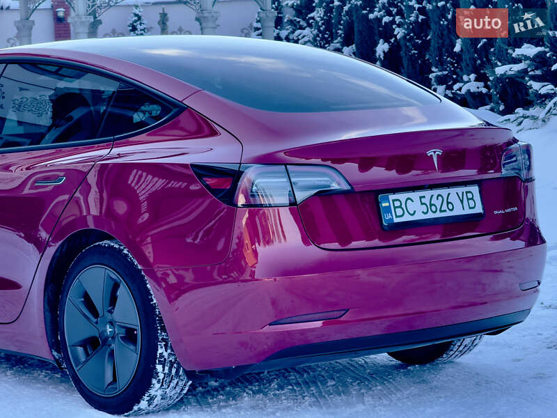 Седан Tesla Model 3 2023 в Стрию