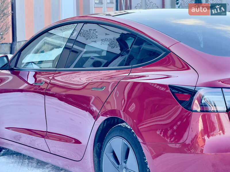 Седан Tesla Model 3 2023 в Стрию