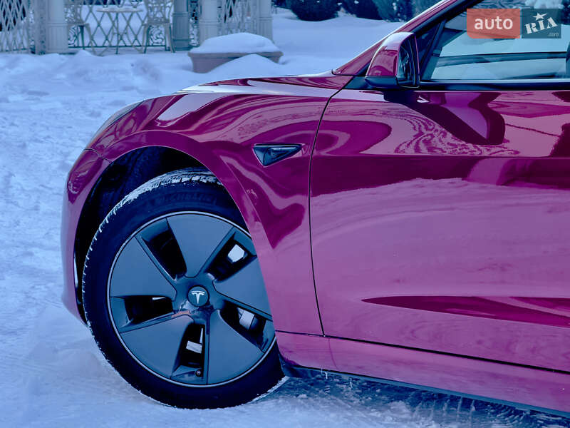 Седан Tesla Model 3 2023 в Стрию