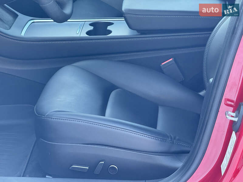 Седан Tesla Model 3 2023 в Стрию