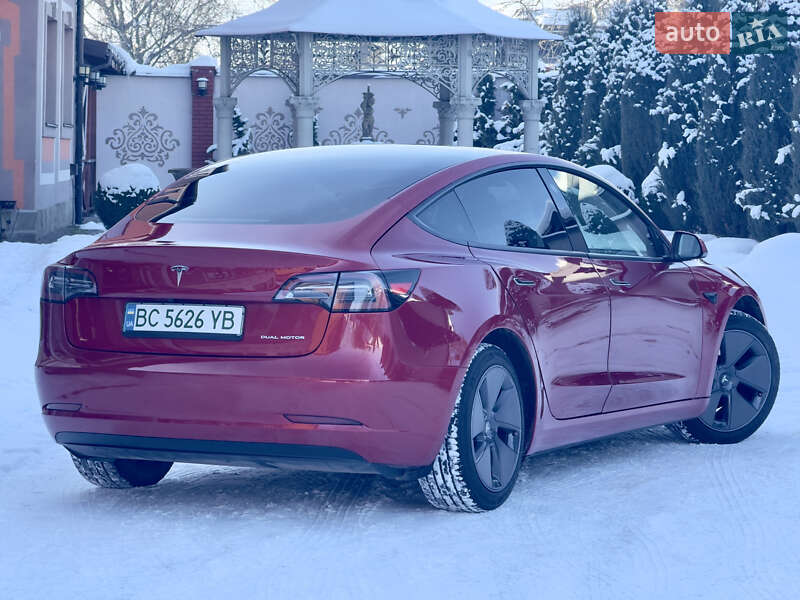Седан Tesla Model 3 2023 в Стрию