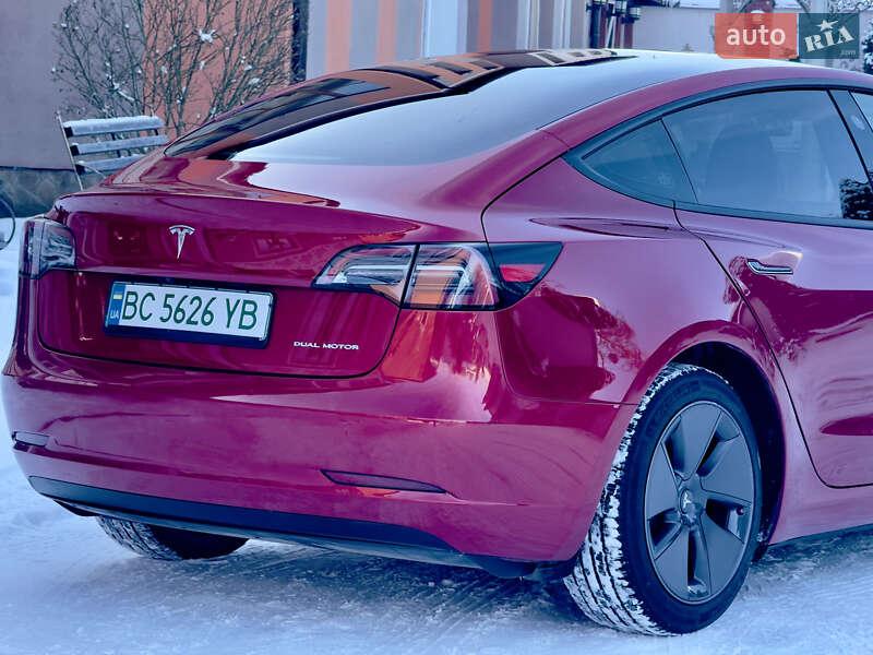 Седан Tesla Model 3 2023 в Стрию