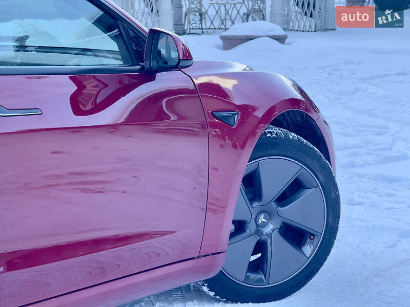 Седан Tesla Model 3 2023 в Стрию
