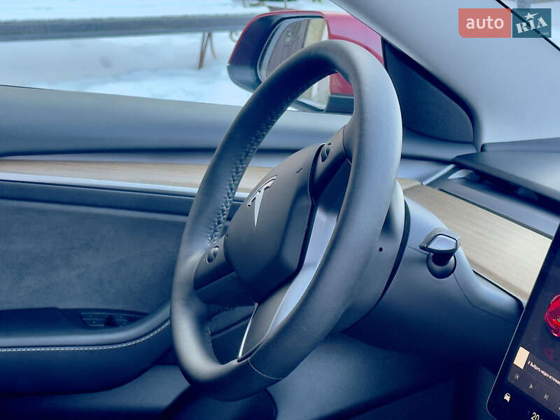 Седан Tesla Model 3 2023 в Стрию