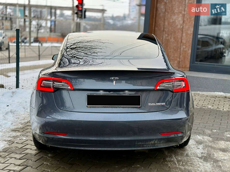 Седан Tesla Model 3 2022 в Чернівцях