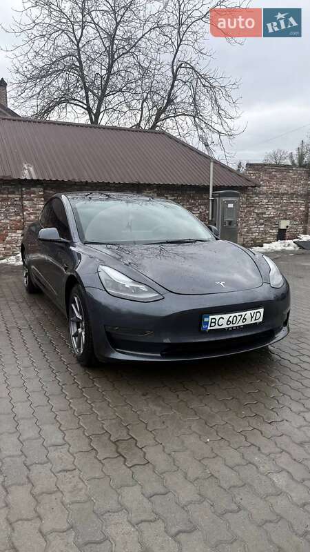 Седан Tesla Model 3 2023 в Львові
