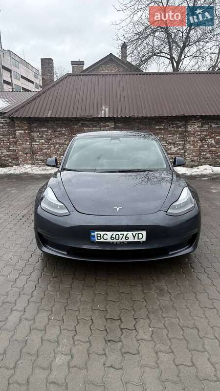 Седан Tesla Model 3 2023 в Львові