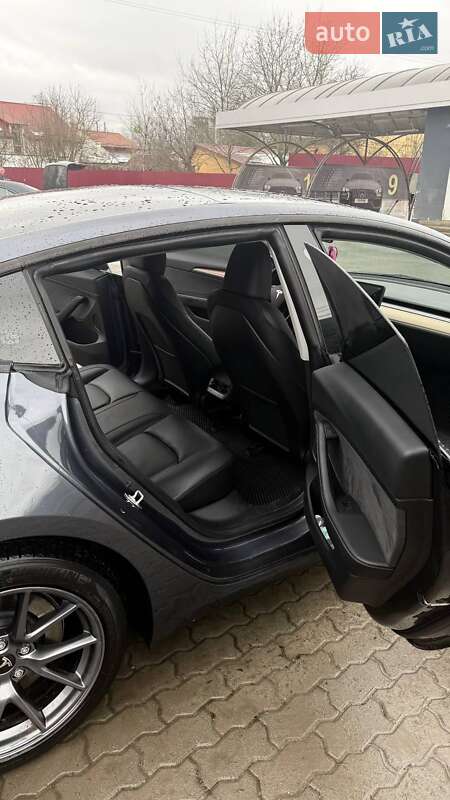 Седан Tesla Model 3 2023 в Львові