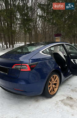 Седан Tesla Model 3 2018 в Виннице