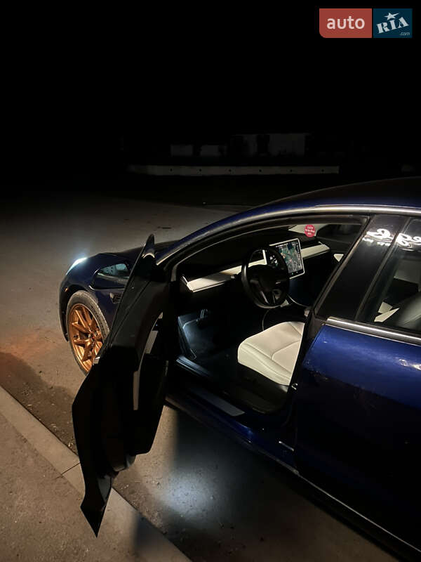 Седан Tesla Model 3 2018 в Вінниці