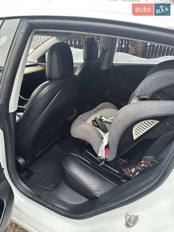 Седан Tesla Model 3 2018 в Ізяславі