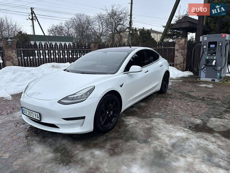 Седан Tesla Model 3 2018 в Ізяславі