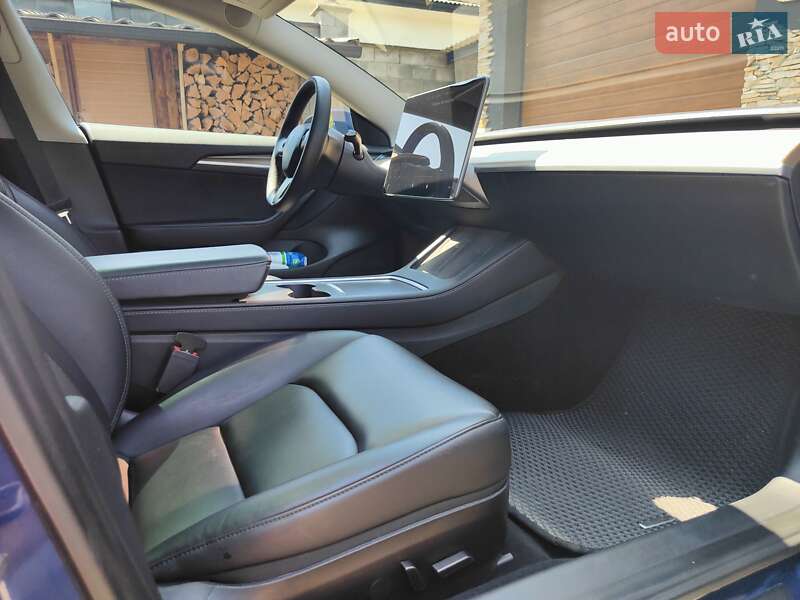 Седан Tesla Model 3 2022 в Ровно