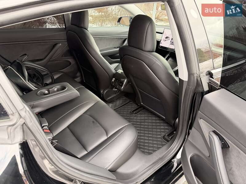 Седан Tesla Model 3 2019 в Киеве