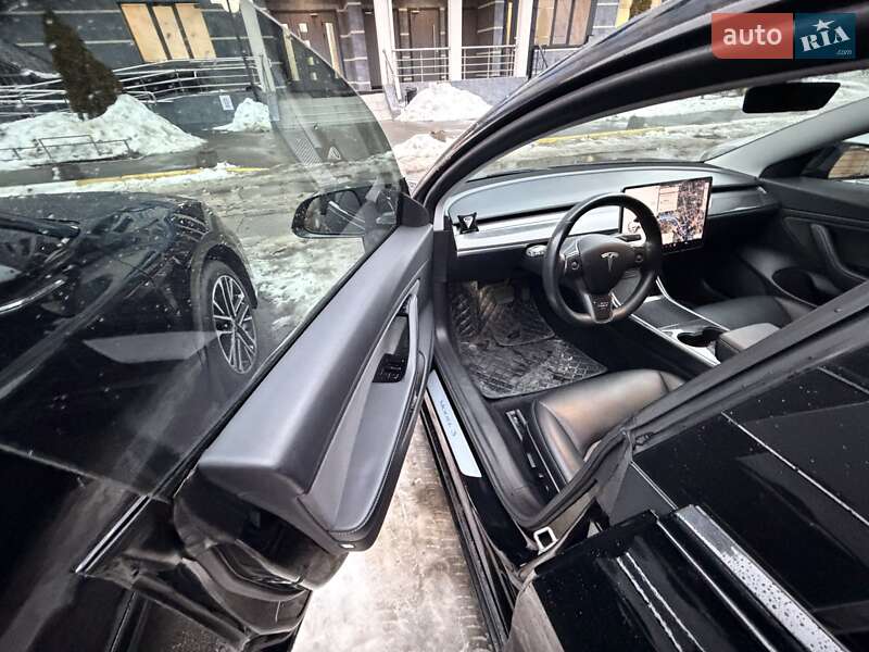 Седан Tesla Model 3 2019 в Киеве