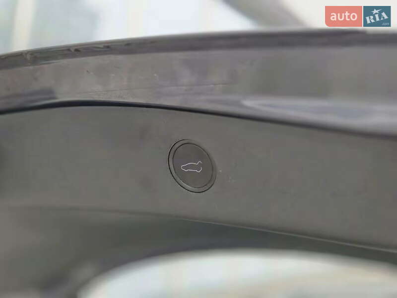 Седан Tesla Model 3 2023 в Киеве