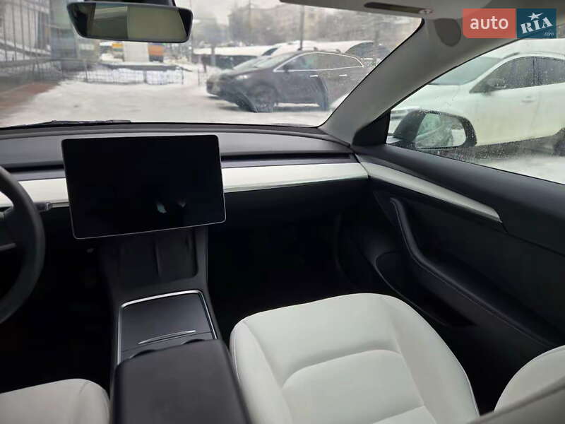Седан Tesla Model 3 2023 в Киеве