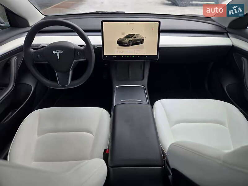 Седан Tesla Model 3 2023 в Киеве