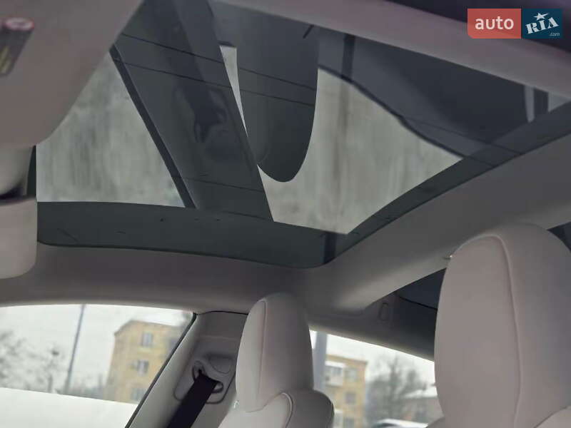 Седан Tesla Model 3 2023 в Киеве