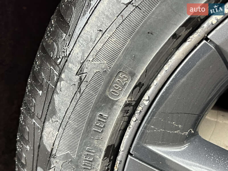 Седан Tesla Model 3 2021 в Львові