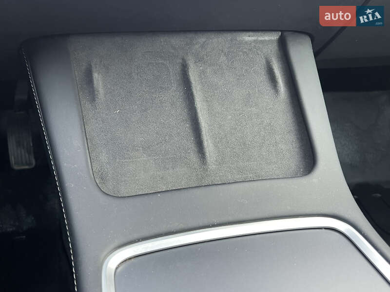 Седан Tesla Model 3 2021 в Львові