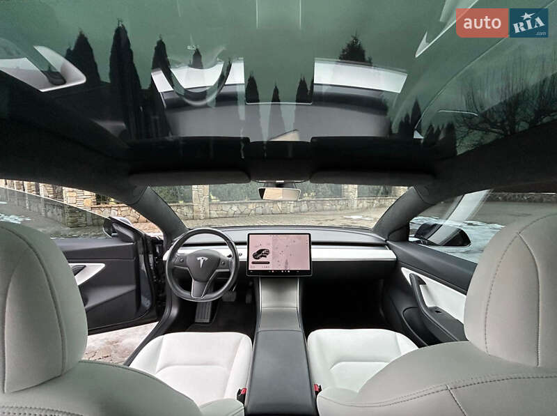 Седан Tesla Model 3 2019 в Ивано-Франковске