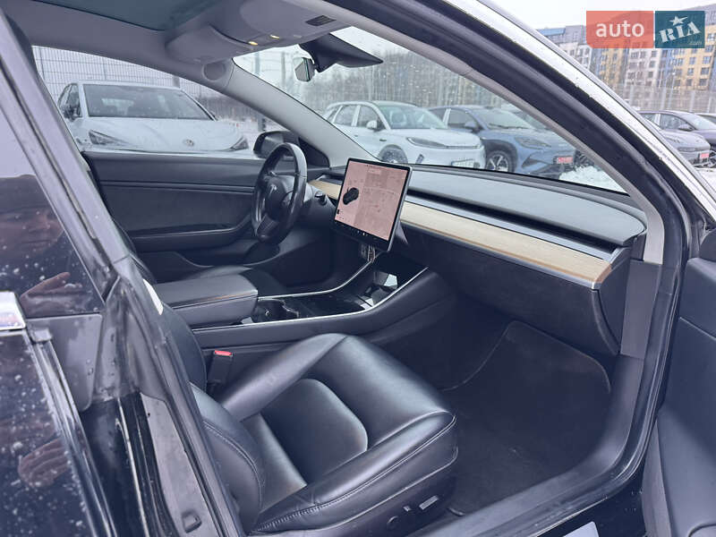 Седан Tesla Model 3 2018 в Львові