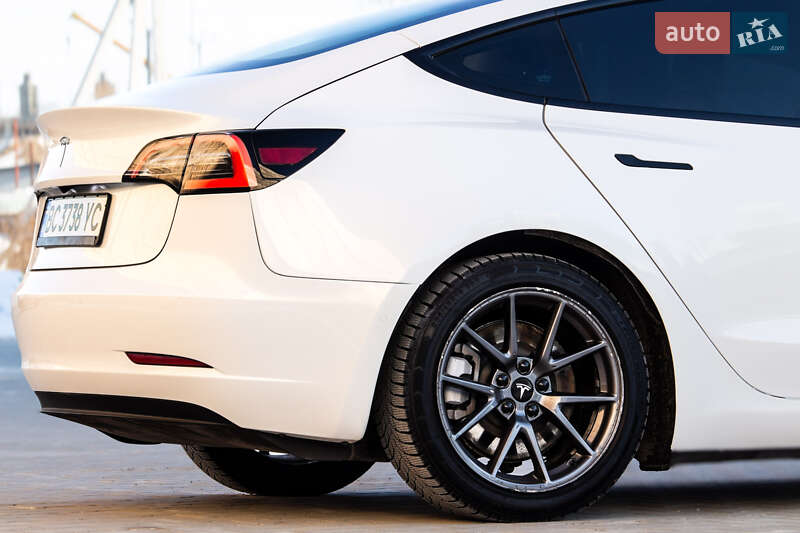 Седан Tesla Model 3 2022 в Львові